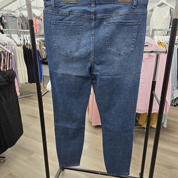 Tahari tummy tuck jeans - Picture 3 of 3